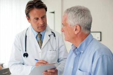 le médecin prescrit un traitement pour la prostatite